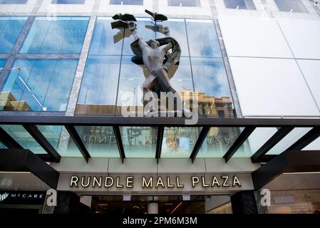 Adelaide, Australien - 1. Mai 2022: Rundle Mall Plaza Shopping Center Stockfoto