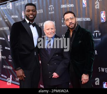 Burbank, USA. 11. April 2023. Everett Osborne, Richard Dreyfuss und Jeremy Piven kommen am 11. April 2023 in Burbank, Kalifornien, zur „Sweetwater“ Los Angeles Premiere im Steven J. Ross Theatre im Warner Bros Studio. © Lisa OConnor/AFF-USA.com Kredit: AFF/Alamy Live News Stockfoto