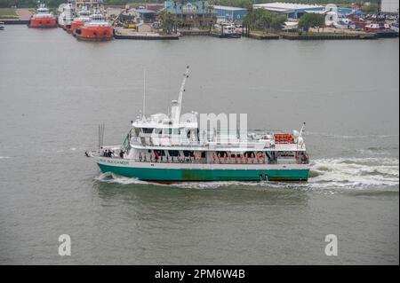 Galveston, Texas - 27. März 2023: Fischerboot im Hafen von Galveston in Texas. Stockfoto