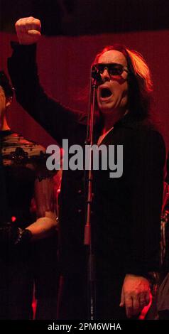 Todd Rundgren tritt auf dem Sydney Festival 2010 in Australien als Teil der Rogues Gallery auf, einer flexiblen und wechselnden Gruppe internationaler Sänger und Musiker, die regelmäßig durch die Welt reisen und Piratenlieder und Seefahrer-Balladen aufführen. Stockfoto