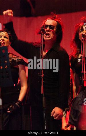 Todd Rundgren tritt auf dem Sydney Festival 2010 in Australien als Teil der Rogues Gallery auf, einer flexiblen und wechselnden Gruppe internationaler Sänger und Musiker, die regelmäßig durch die Welt reisen und Piratenlieder und Seefahrer-Balladen aufführen. Stockfoto