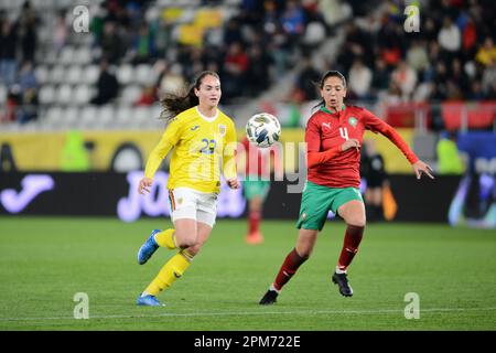 Carmen Marcu #22 und Siham Boukhami #4 während des Freundlichen Frauen Fußballspiels Rumänien gegen Marocco , 12.04.2023, Bukarest , Cristi Stavri Stockfoto