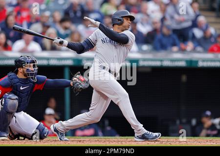 CLEVELAND, OH - 11. APRIL: New York Yankees verließ Feldspieler Aaron Hicks (31) im vierten Inning eines MLB-Spiels gegen die Cleveland Guardians am 11. April 2023 im Progressive Field in Cleveland, Ohio. (Joe Robbins/Image of Sport) Stockfoto