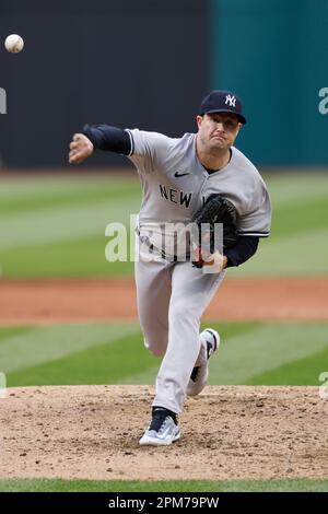 CLEVELAND, OH - 11. APRIL: Der New York Yankees Starting Pitcher Gerrit Cole (45) liefert am 11. April 2023 im Progressive Field in Cleveland (Ohio) einen Platz während eines MLB-Spiels gegen die Cleveland Guardians. (Joe Robbins/Image of Sport) Stockfoto