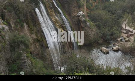 Blick auf den Wasserfall Tanur, im Ayun Stream Nature Reserve, Obergaliläa, Nord-Israel Stockfoto