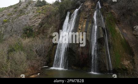 Blick auf den Wasserfall Tanur, im Ayun Stream Nature Reserve, Obergaliläa, Nord-Israel Stockfoto