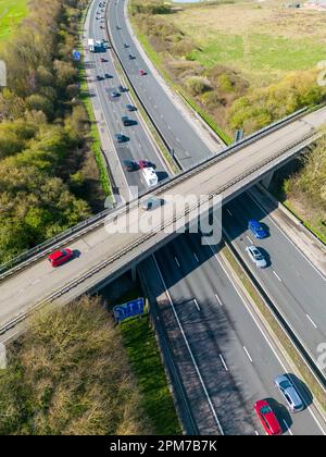 An Ostern stürmte sich der Verkehr auf der M5 in der Nähe der Autobahnkreuzung M4 in der Nähe von Bristol, Großbritannien, in Warteschlangen. Stockfoto