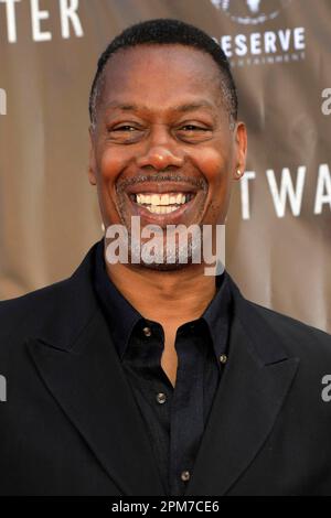 Los Angeles, Kalifornien. 11. April 2023. Sam K. Williams bei der Ankunft für SWEETWATER Premiere, Steven J. Ross Theater - Warner Bros Studio Lot, Los Angeles, Kalifornien, 11. April 2023. Kredit: Priscilla Grant/Everett Collection/Alamy Live News Stockfoto