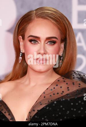 London, Großbritannien. 08. Februar 2022. Adele nimmt an den BRIT Awards 2022 in der O2 Arena in London Teil. (Foto: Fred Duval/SOPA Images/Sipa USA) Guthaben: SIPA USA/Alamy Live News Stockfoto