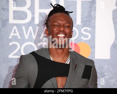 London, Großbritannien. 08. Februar 2022. KSI nimmt an den BRIT Awards 2022 in der O2 Arena in London Teil. (Foto: Fred Duval/SOPA Images/Sipa USA) Guthaben: SIPA USA/Alamy Live News Stockfoto