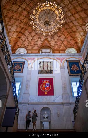 Eingangsportal des Königspalastes Aranjuez, UNESCO-Weltkulturerbe, Provinz Madrid, Spanien, Europa. Der königliche Palast von Aranjuez ist einer von t Stockfoto