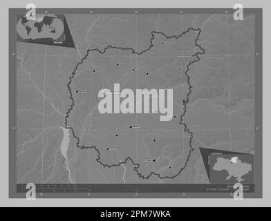 Tschernihiv, Region der Ukraine. Grauskala-Höhenkarte mit Seen und Flüssen. Standorte und Namen der wichtigsten Städte der Region. Ecke Zusatzposition Stockfoto