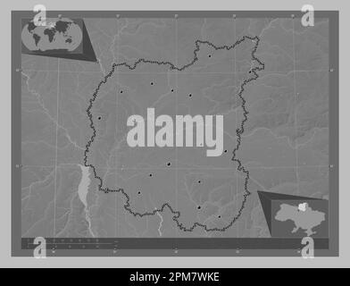 Tschernihiv, Region der Ukraine. Grauskala-Höhenkarte mit Seen und Flüssen. Standorte der wichtigsten Städte der Region. Eckkarten für zusätzliche Standorte Stockfoto