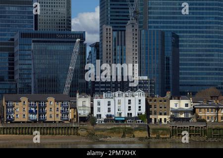 Foto von Canary Wharf, Teil des zentralen Geschäftsviertels von London. Stockfoto