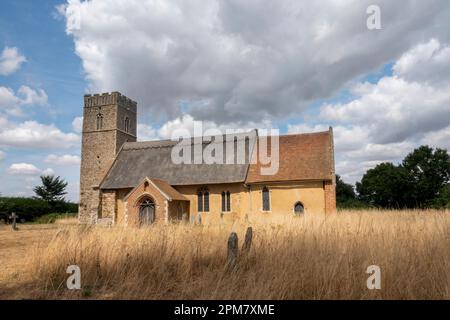 Herbstblick auf St. John the Baptist Church, Butley, Suffolk, England Stockfoto