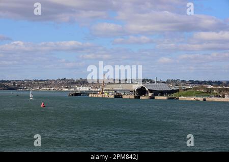 Überdachter Anleger Nr. 1 in Mutton Cove, Devonport neben dem Fluss Tamar/Hamoaze. Die historische Anlage ist nun Teil des Freeport-Projekts in Devonport Stockfoto