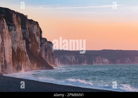 Frankreich, seine-Maritime, Pays de Caux, Alabasterküste (Cote d'Albatre), Dieppe, Pourville Klippen bei Sonnenuntergang Stockfoto