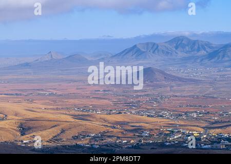 Spanien, Kanarische Inseln, Fuerteventura, Betancuria, Panoramablick vom Corrales de Guize Belvedere (Mirador de Ayose y Guise) Stockfoto