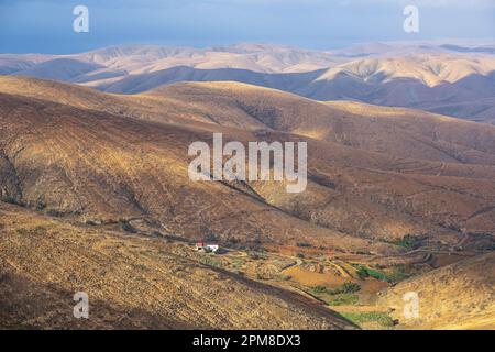 Spanien, Kanarische Inseln, Fuerteventura, Betancuria, Panoramablick vom Corrales de Guize Belvedere (Mirador de Ayose y Guise) Stockfoto