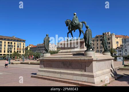 Statue von Napoléon und seinen Brüdern, Place de Gaulle (auch bekannt als Place Diamant), Ajaccio, Corse-du-Sud, Korsika, Frankreich, Mittelmeer, Europa Stockfoto