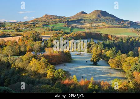 Scotts View Above River Tweed mit Eildon Hills im Hintergrund, beliebter Aussichtspunkt des schottischen Schriftstellers Sir Walter Scott Stockfoto