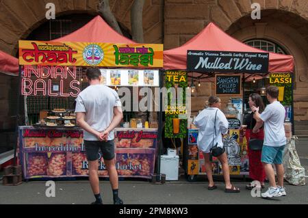 Imbissstände auf einem Wochenendmarkt in The Rocks, Sydney, New South Wales, Australien Stockfoto