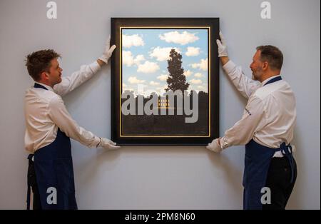 London, Großbritannien. 12. April 2023. Rene Magritte ÔLÕEmpire des LumieresÕ, geschätzt 35-45 Millionen Dollar. Highlights aus den Verkäufen SothebyÕs Mai, die in London am 12-16. April vor den New Yorker Auktionen in den nächsten Monaten angezeigt werden. Kredit: Karl Black/Alamy Live News Stockfoto
