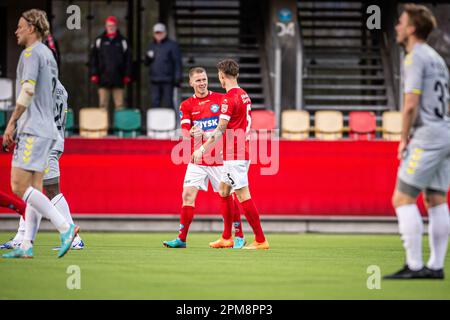 Silkeborg, Dänemark. 11. April 2023. Tonni Adamsen (23) aus Silkeborg, GESEHEN während des 3F. Superliga-Spiels zwischen Silkeborg IF und AC Horsens im Jysk Park in Silkeborg. (Foto: Gonzales Photo/Alamy Live News Stockfoto