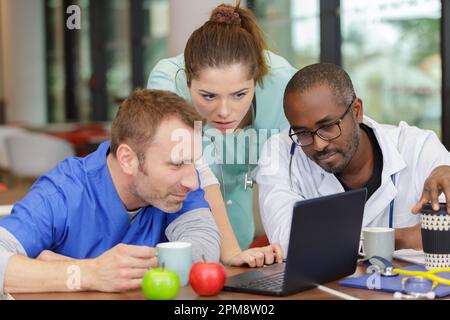 Ärzte haben eine Pause im Büro Stockfoto