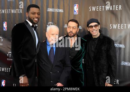 Burbank, USA. 11. April 2023. Everett Osborne, Richard Dreyfuss, Jeremy Piven, Martin Guigui bei der Sweetwater Premiere im Warner Brothers Studio am 11. April 2023 in Burbank, Kalifornien (Foto von Katrina Jordan/Sipa USA). Guthaben: SIPA USA/Alamy Live News Stockfoto