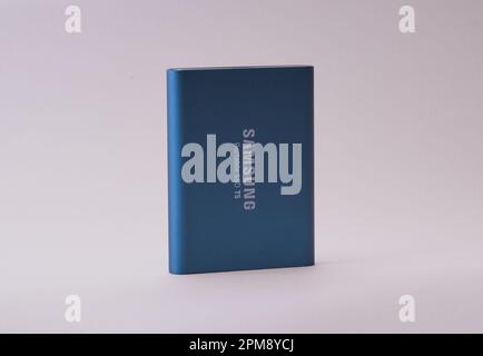 Mansfield,Nottingham,Großbritannien:Studio-Produktabbildung eines Samsung SSD-Laufwerks isoliert auf weißem Hintergrund. Stockfoto
