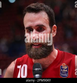 Mailand, Italien, Italien. 9. April 2023. Italien, Mailand, april 9 2023: Luigi Datome (Armani Forward) tv-Interview am Ende des Basketballspiels EA7 Emporio Armani Milan vs Carpegna Prosciutto Pesaro, LBA 2022-2023 day25 (Kreditbild: © Fabrizio Bertani/Pacific Press via ZUMA Press Wire) NUR REDAKTIONELLE VERWENDUNG! Nicht für den kommerziellen GEBRAUCH! Stockfoto