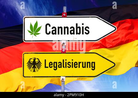 FOTOMONTAGE, Wegweiser Cannabis und Legalisierung mit Deutschlandfahne Stockfoto