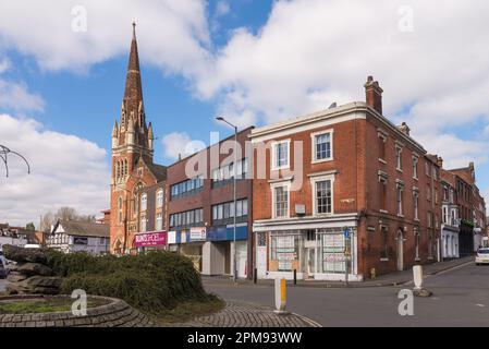 Mischung aus alten und neuen Gebäuden an der Kreuzung von Church Street und Bull Ring in Kidderminster, worcestershire Stockfoto