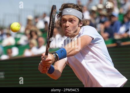 MONTE-CARLO, MONACO - 11. APRIL: Andrey Rublev von Russland an Tag 3 der Rolex Monte-Carlo Masters im Monte-Carlo Country Club am 11. April 2023 in Monte-Carlo, Monaco (Foto: Andy Astfalck/BSR Agency) Stockfoto