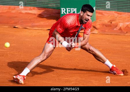 Monte Carlo, Monaco. 11. April 2023. Monte-Carlo Country Club MONTE-CARLO, MONACO - 11. APRIL: Novak Djokovic von Serbien spielt am 3. Tag der Rolex Monte-Carlo Masters im Monte-Carlo Country Club am 11. April 2023 in Monte-Carlo, Monaco, die Rückhand gegen Ivan Gakhov. (Foto: Marcio Machado/Eurasia Sport Images/SPP) (Eurasia Sport Images/SPP) Kredit: SPP Sport Press Photo. Alamy Live News Stockfoto