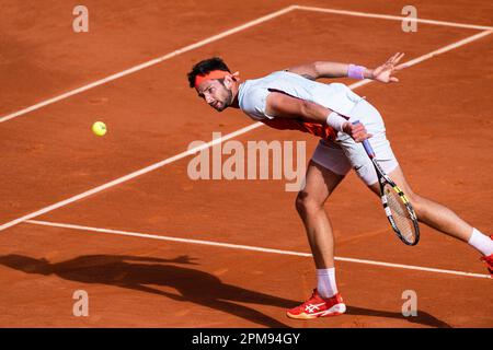 Monte Carlo, Monaco. 11. April 2023. Monte-Carlo Country Club MONTE-CARLO, MONACO - 11. APRIL: Ivan Gakhov spielt am 3. Tag der Rolex Monte-Carlo Masters im Monte-Carlo Country Club am 11. April 2023 in Monte-Carlo, Monaco, eine Rückhand gegen Novak Djokovic von Serbien. (Foto: Marcio Machado/Eurasia Sport Images/SPP) (Eurasia Sport Images/SPP) Kredit: SPP Sport Press Photo. Alamy Live News Stockfoto