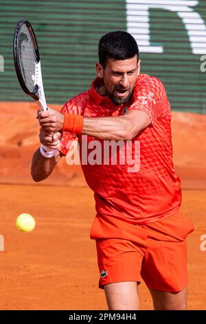 Monte Carlo, Monaco. 11. April 2023. Monte-Carlo Country Club MONTE-CARLO, MONACO - 11. APRIL: Novak Djokovic von Serbien spielt am 3. Tag der Rolex Monte-Carlo Masters im Monte-Carlo Country Club am 11. April 2023 in Monte-Carlo, Monaco, eine Rückhand gegen Ivan Gakhov. (Foto: Marcio Machado/Eurasia Sport Images/SPP) (Eurasia Sport Images/SPP) Kredit: SPP Sport Press Photo. Alamy Live News Stockfoto