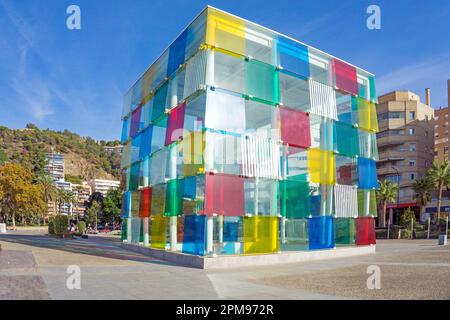 Bunter Glaswürfel im Pompidou Art Centre, Muelle Uno, Malaga, Andalusien, Costa del Sol, Spanien, Europa Stockfoto