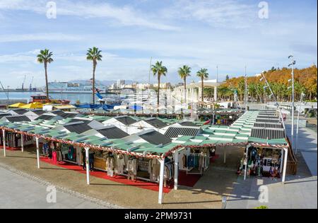 Geschäfte im Palmeral de Las Sorpresas, Hafenpromenade im „Muelle Uno“, Malaga, Andalusien, Costa del Sol, Spanien, Europa Stockfoto