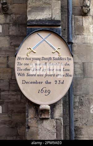 Gedenktafel auf der Südseite der St. Marys Parish Church, Beverley, East Riding, Yorkshire, für 2 dänische Soldaten Stockfoto