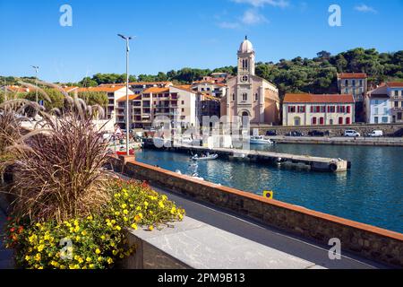 Die Kirche Notre-Dame-des-Anges am Hafen von Port Vendres, Pyrénées-Orientales, Languedoc-Roussillon, Südfrankreich, Frankreich, Europa Stockfoto