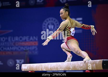 Antalya, Türkei. 12. April 2023. Die belgische Turnerin Jutta Verkest zeigte sich in Aktion während der Balance Beam-Übung, der ersten Übung in der Qualifikation der Frauenmannschaft, bei der Europameisterschaft Gymanstiker in Antalya, Türkei, Mittwoch, den 12. April 2023. Die EG findet vom 11. Bis 16. April 2023 statt. BELGA FOTO LAURIE DIEFFEMBACQ Kredit: Belga News Agency/Alamy Live News Stockfoto