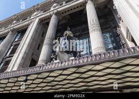 Nach London. Großbritannien - 04.09.2023. Die Fassade des weltberühmten Luxuswarengeschäfts Selfridge and Co Stockfoto