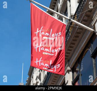 Nach London. GROSSBRITANNIEN - 04.09.2023. Der weltberühmte Spielzeugladen Hamleys in der Regent Street. Stockfoto