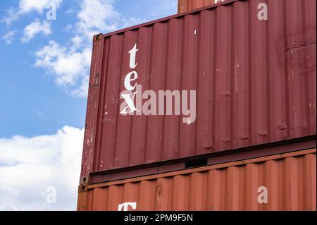 SENOV, TSCHECHISCHE REPUBLIK - 5. SEPTEMBER 2022: Container von Tex Company mit Waren, die am Terminal transportbereit sind Stockfoto