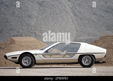 Bologna, Italien. 12. April 2023. Sant'Agata Bolognese, Bologna, Italien, 12. April 2023, 1967 Lamborghini Marzal während Automobili Lamborghini - Historical Motors Credit: Live Media Publishing Group/Alamy Live News Stockfoto