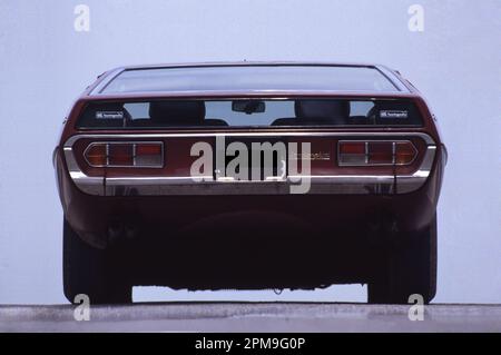 Bologna, Italien. 12. April 2023. Sant'Agata Bolognese, Bologna, Italien, 12. April 2023, 1968 Lamborghini Espada während Automobili Lamborghini - Historical Motors Credit: Live Media Publishing Group/Alamy Live News Stockfoto