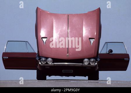 Bologna, Italien. 12. April 2023. Sant'Agata Bolognese, Bologna, Italien, 12. April 2023, 1968 Lamborghini Espada während Automobili Lamborghini - Historical Motors Credit: Live Media Publishing Group/Alamy Live News Stockfoto