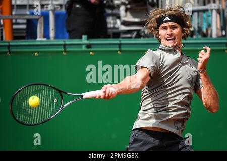 Monte Carlo, Monaco. 12. April 2023. ALEXANDER ZVEREV aus Deutschland im Kampf gegen R. Bautista Agut aus Spanien am vierten Tag der Rolex Monte-Carlo Masters im Monte-Carlo Country Club in Monte Carlo, Monaco. Zverev gewann 6:4, 6:4. (Kreditbild: © Matthieu Mirville/ZUMA Press Wire) NUR REDAKTIONELLE VERWENDUNG! Nicht für den kommerziellen GEBRAUCH! Stockfoto